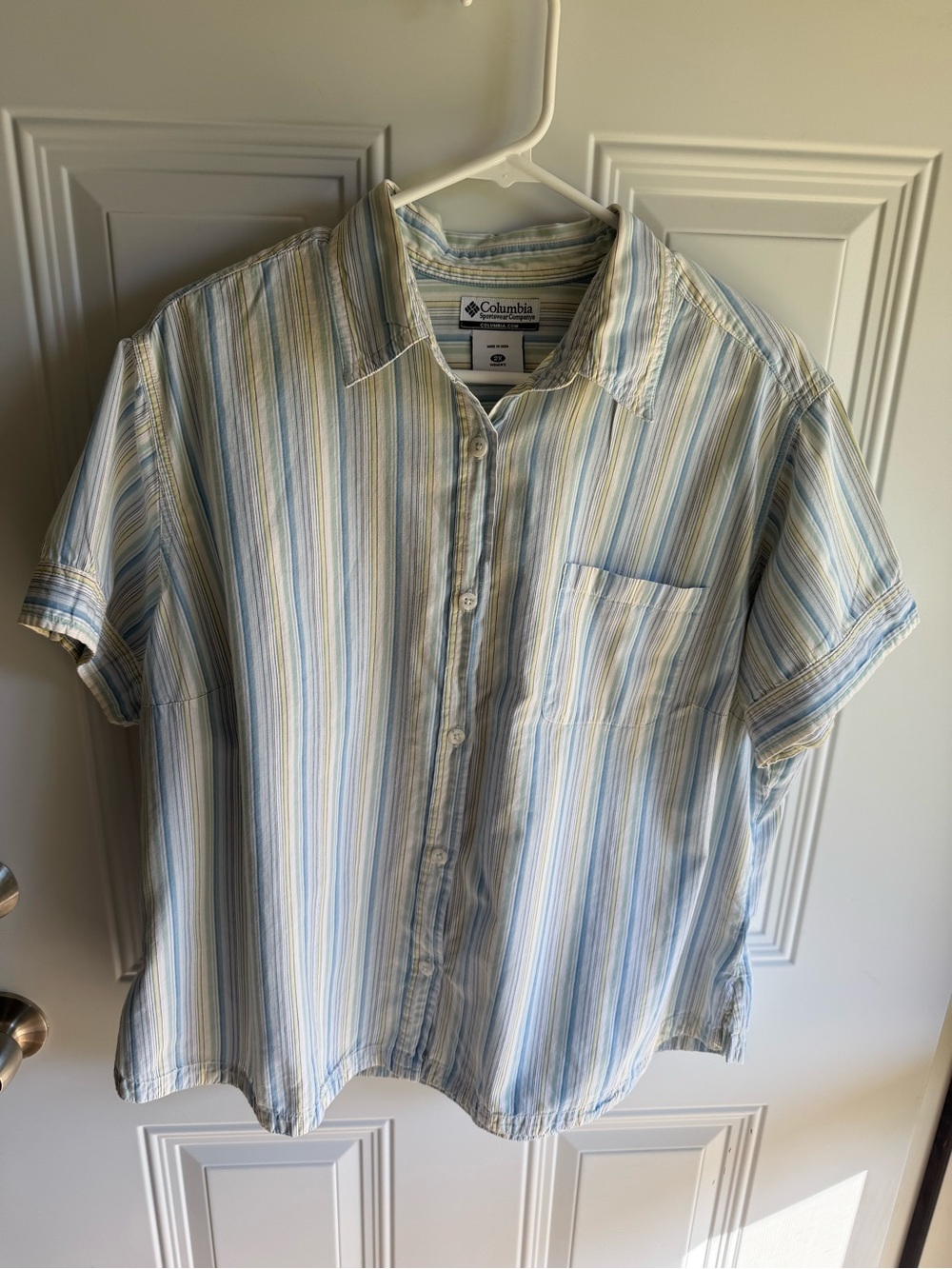 Columbia Short-Sleeve Button-Down Shirt in Light Blue and Cream Stripes